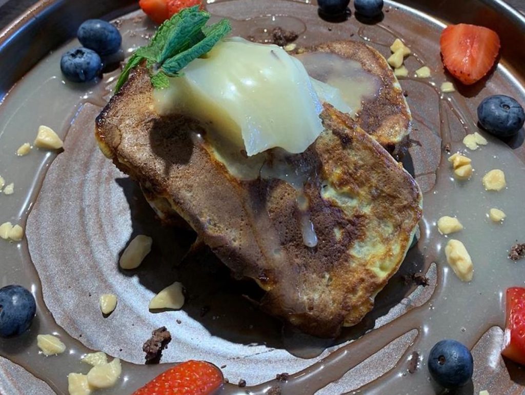 blend and brew cafe portglenone, showing a plate with french toast and berries